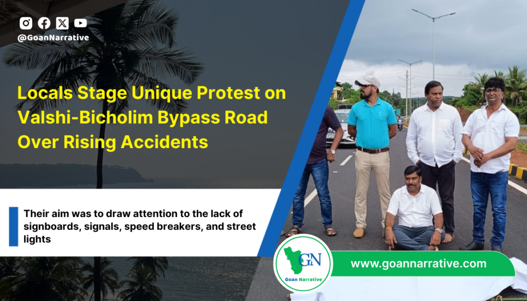 3 Locals Stage Unique Protest on Valshi-Bicholim Bypass Road Over Rising Accidents
